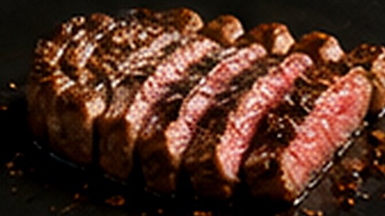 Sliced Oishi Reserve striploin
